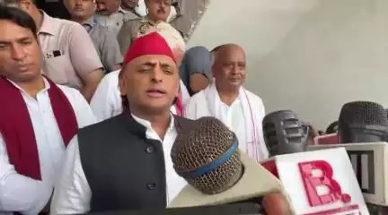 फर्रुखाबाद: फर्रुखाबाद पहुंचे अखिलेश यादव ने कहा- हमारी सरकार आने पर आउटसोर्सिंग भर्ती खत्म कर पक्की नौकरी देंगे