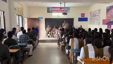 पवनी: पवनी येथील दामिनी पथकाद्वारे वैनगंगा कनिष्ठ महाविद्यालयात मार्गदर्शन