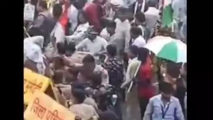 मुंगेली: मुंगेली में संविधान बचाओ रैली एवं कलेक्टोरेट कार्यालय घेराव में प्रदेश अध्यक्ष श्री दीपक बैज ने किया संबोधन