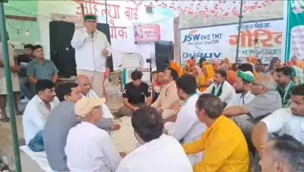 कोल: चिलकौरा में एडीएम प्रशासन और एसडीएम कोल ने कराया भूख हड़ताल का समापन, भूमाफियाओं से सरकारी जमीन हुई कब्जा मुक्त