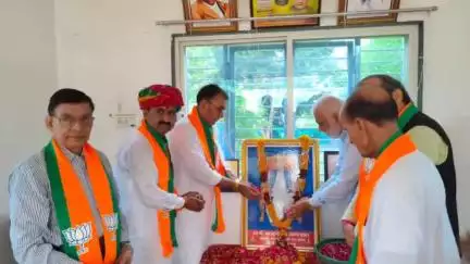 राजगढ़: राज्यमंत्री ने लोकतंत्र सेनानी स्वर्गीय बालकृष्ण खंडेलवाल के निवास पर पहुंचकर दी श्रद्धांजलि
