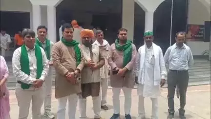 मांट: ग्राम समाज की भूमि पर अवैध अतिक्रमण सहित विभिन्न समस्याओं को लेकर भारतीय किसान यूनियन ने DM ऑफिस पहुंचकर की शिकायत