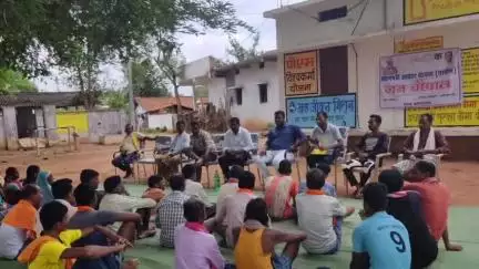 कोंडागांव: PM आवास योजना के तहत लंबित आवासों के निर्माण हेतु जिले में चलाया जा रहा डोर टू डोर अभियान व जन चौपाल का हो रहा आयोजन