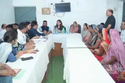 पंडरिया: विधायक भावना बोहरा ने विकास कार्यों को लेकर जनपद पंचायत पंडरिया में ली समीक्षा बैठक