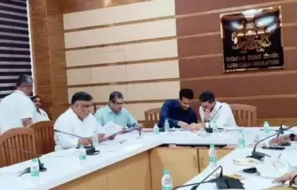 ಶಿಗ್ಗಾಂವ: ಬೆಂಗಳೂರಿನಲ್ಲಿ ನಡೆದ ಸ್ಥಳೀಯ ಸಂಸ್ಥೆಗಳ ಸಭೆಯಲ್ಲಿ ಶಾಸಕ ಪಠಾಣ್ ಭಾಗಿ
