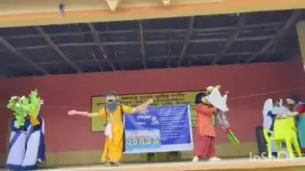 রতুয়া ২: বায়ু দূষণ প্রতিরোধে ছাত্রছাত্রীদের নিয়ে সামসি এগ্রিল উচ্চ বিদ্যালয়ের নাটকের মাধ্যমে সচেতনতা