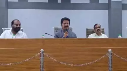 ಚಳ್ಳಕೆರೆ: ಗುಣಮಟ್ಟದ ಶಿಕ್ಷಣ ನೀಡಿ, ಪ್ರೌಢ ಶಾಲೆಗಳ ಶಿಕ್ಷಕರಿಗೆ ಪಟ್ಟಣದ ತಾ.ಪಂನಲ್ಲಿ ಶಾಸಕ ರಘುಮೂರ್ತಿ ಸೂಚನೆ