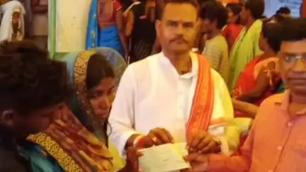 मानपुर: ननौक गांव में ट्रैक्टर पलटने से हुई चालक की मौत, परिवार को मिला ₹20000 का चेक