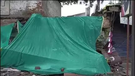 जबलपुर: घंटाघर के पास बारिश से दो दुकानें धँसी, कहीं राहत तो कहीं आफत