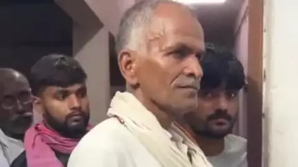 गोला: कल्याणपुर मिश्रौली में पुरानी रंजिश के चलते 4 लोगों ने युवक पर कल्हाड़ी और रॉड से किया हमला, दो लोग गिरफ्तार