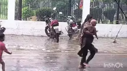 मुशहरी: मुजफ्फरपुर में मूसलाधार बारिश से लोगों को मिली राहत, बारिश में भीगने का लिया आनंद