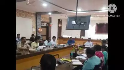 ମାଲକାନଗିରି: ଜିଲ୍ଲା ପରିଷଦ ସଭାଗୃହରେ ଜିଲ୍ଲା ରାଜସ୍ବ ସମୀକ୍ଷା ବୈଠକ ଅନୁଷ୍ଠିତ, ଯୋଗଦେଲେ ଜିଲ୍ଲାପାଳ