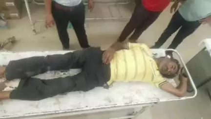 आबू रोड: आबूरोड के आकराभट्टा पेट्रोल पंप के सामने सड़क हादसे में एक बाइक सवार युवक गंभीर घायल, एंबुलेंस मौके पर पहुंची