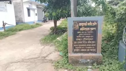 নামখানা: নামখানার ব্লকের ভিডিও অফিসের বিভিন্ন প্রকল্পের টাকা কোটি কোটি লোড হয়েছে তা নিয়ে জেলাশাসকের কাছে একটি অভিযোগ দায়ের হলো