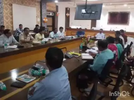 ମାଲକାନଗିରି: ଜିଲ୍ଲା ପରିଷଦ କାର୍ଯ୍ୟାଳୟର ସଭାଗୃହରେ ମାଲକାନଗିରି ଜିଲ୍ଲା ରାଜସ୍ୱ ସମୀକ୍ଷା ବୈଠକ ଅନୁଷ୍ଠିତ ହୋଇଯାଇଛି