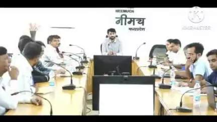 नीमच नगर: शेडो एरिया में लगेंगे मोबाइल टावर, ब्लॉक स्तर पर शुरू होंगे आधार केंद्र