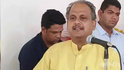 प्रतापगढ़: प्रतापगढ़ में आपातकाल दिवस पर लोकतंत्र सेनानियों का किया गया सम्मान