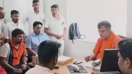 सारठ: पूर्व MLA रणधीर सिंह ने गोपीबांध स्थित मेधा डेयरी प्लांट का निरीक्षण किया, अधिकारी व वर्कर की समस्या-समाधान पर ज़ोर