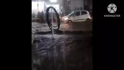 नीमच: नीमच में भारी बारिश से फव्वारा चौक की दुकानों में घुसा पानी, वाहन भी डूबे