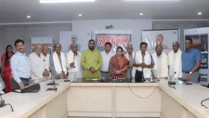 कोल: कलेक्ट्रेट में आपातकाल की 50वीं वर्षगांठ पर गोष्ठी का आयोजन, लोकतंत्र रक्षक सेनानियों ने साझा किए अनुभव