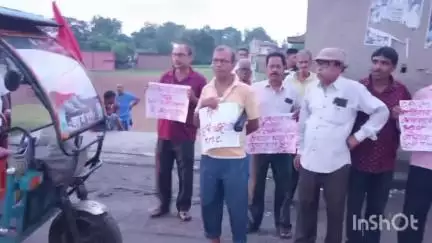 বরজোড়া: কালীগঞ্জের তামান্না খাতুনের মৃত্যুর ঘটনার প্রতিবাদে বড়জোড়া CPI (M) এরিয়া কমিটির তরফে বিক্ষোভ সভা করা হল ঘুটগোড়িয়ায়