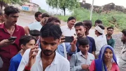 टेहरोली: बिजना में आकाशीय बिजली गिरने से 16 बकरियों की हुई मौत, लोगों को हुआ भारी नुकसान