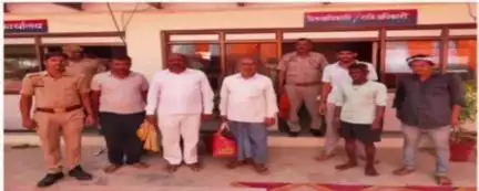 मड़ियाहू: रामपुर पुलिस ने शांति व्यवस्था के मद्देनज़र 6 लोगों को किया गिरफ्तार