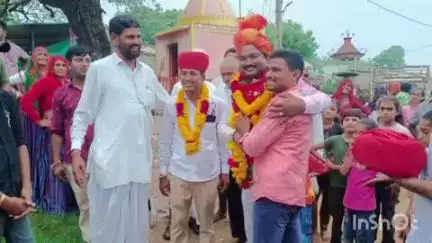 અમીરગઢ: અમીરગઢ તાલુકાની વિવિધ ગ્રામ પંચાયતોની ચૂંટણીના પરિણામ બાદ ઠેર ઠેર ખુશી અને જશ્ન જેવો માહોલ.