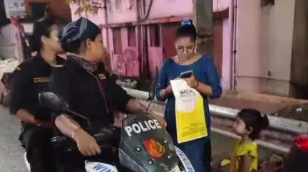 বারুইপুর: বারুইপুর পুলিশ জেলার উইনার্স টিম এর সদস্যরা মহিলাদের সুরক্ষাতে বারুইপুর থানার বিভিন্ন জায়গায় টহলদারী চালান