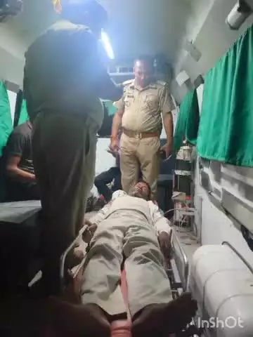कासगंज: सियारपुर गांव में 45 वर्षीय व्यक्ति को मारी गई गोली, जिला अस्पताल में कराया गया भर्ती