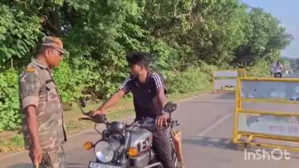 बोआरीजोर: राजाभीठा चौक पर अपराध नियंत्रण के लिए वाहन चेकिंग अभियान, एक दर्जन से अधिक वाहन चालकों की तलाशी