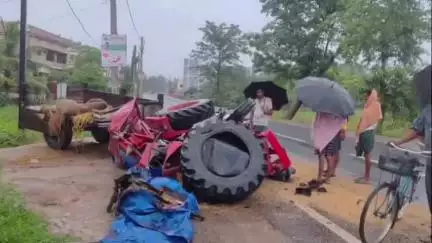 ସୋନପୁର: ସୁବର୍ଣ୍ଣପୁର ଜିଲ୍ଲା ଡୁଙ୍ଗୁରିପାଲି ହାଇସ୍କୁଲ ଛକ  ଠାରେ  ଟ୍ରାକ୍ଟର ଓ ଟ୍ରକ ମୁହଁ ମୁହିଁ ଧକ୍କା।