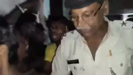 सोनबरसा: मध्य विद्यालय पड़रिया मामला: प्रेम प्रसंग में मिलने गए शिक्षकों को ग्रामीणों ने पकड़ा