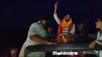 घाटशिला: जिला पार्षद कर्ण सिंह को हाईकोर्ट से मिली जमानत, जेल से बाहर आते ही उमड़ा जनसैलाब, रंकिनी मंदिर में की पूजा