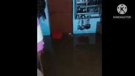 नीमच नगर: नीमच की कच्ची बस्तियों में बारिश का कहर, घरों में घुसा पानी