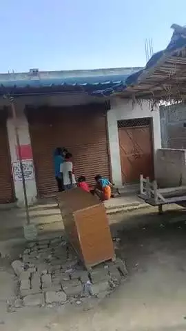 imamganj desi sarab theka pe 6.00 am 
55 vali 70 ki bik Rahi haikirpaya prashashan  sngyan le