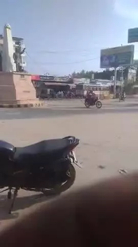 शहर का मुख्य चौराहा या निजी बस का अवेध स्टैंड जिम्मेदारों के मुह  पर नोटो का ताला