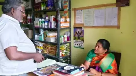 ఎమ్మిగనూరు: ఎమ్మిగనూరు : నందవరం మండలంలో పలు ఫర్టిలైజర్ షాపులలో ఆకస్మిక తనిఖీలు చేసిన మండల వ్యవసాయ అధికారిని సరిత..