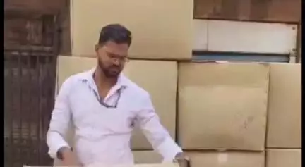 जोधपुर: भदवासिया मंडी में स्वच्छता सर्वेक्षण अभियान के तहत 35 कार्टून प्लास्टिक डिस्पोजल के किए गए ज़ब्त
