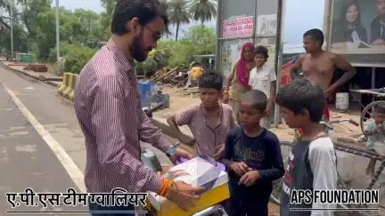अगर दुनिया कहती है कि मैं गलत हूं, तो यह मेरे भगवान का काम है कि वह मुझे सही साबित करे…

help poor help animals 

#apsgurjar #gwalior #poor