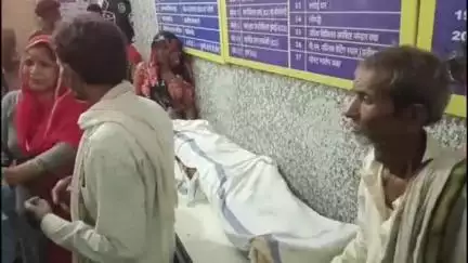 रामपुर के इटमा में एक्सीडेंट में घायल व्यक्ति की अस्पताल में मौत, परिजनों ने गलत इलाज का आरोप लगाकर किया हंगामा