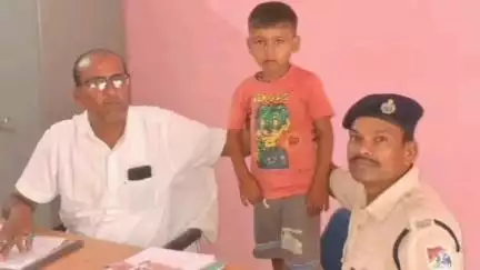 पामगढ़: जांजगीर पुलिस ने रातभर के सर्च ऑपरेशन में गुमशुदा 4 वर्षीय बालक को सकुशल खोज निकाला, बिलासपुर में मिला बच्चा