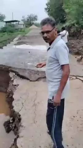ગરૂડેશ્વર: કલીમકવાણા ગામે નાળુ તો બનાવી પણ સળિયા નાખવાનું રહી ગયું તેવો આક્ષેપો ગામનો દ્વારા કર્યા #Jansamasya