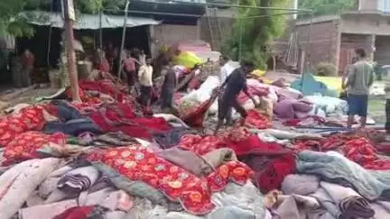 महाराजगंज: रानी का पुरवा में शॉर्ट सर्किट से टेंट हाउस के गोदाम में लगी आग, लाखों का हुआ नुकसान