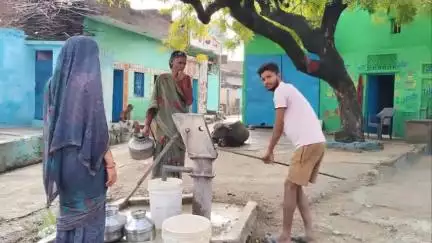 टेहरोली: बंगरा बंगरी में हैंडपंप खराब होने से ग्रामीण परेशान नहीं हो रही कोई सुनवाई #jansamasya