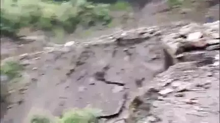 चम्बा: भूस्खलन के चलते कल्हेल बजली चरोडी का रास्ता वाहनों की आवाजाही के लिए बंद