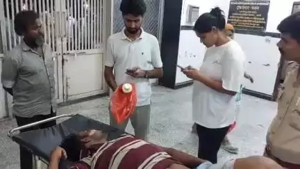 पाली: मारवाड़ जंक्शन के आउवा के जटियो की ढाणी में रहने वाले युवक ने विषैले पदार्थ का सेवन किया, ट्रॉमा सेंटर में भर्ती