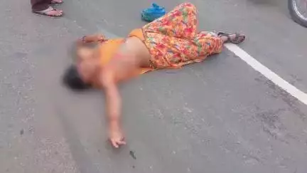 पाली: कोतवाली थाना क्षेत्र के सुमेरपुर मार्ग पर शराब के नशे में महिला ने सड़क के बीच में सोकर किया हाई वोल्टेज ड्रामा