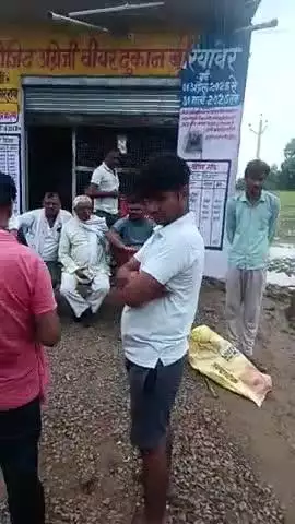 मऊरानी के ग्राम स्यावनी खुर्द मै कंपोजिट अंग्रेजी बियर दुकान पर हुई चोरी