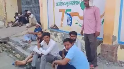 बुलंदशहर: गांव कमालपुर के पास ट्रैक्टर ट्राली में 16 टायरा गाड़ी ने मारी टक्कर, चार लोग गंभीर रूप से घायल, एक की मौत